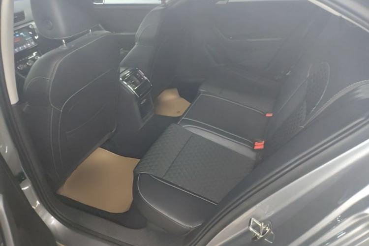 Used Skoda Superb 2018 TSI280 DSG Comfort Edition China V Standard Left Rear Seat