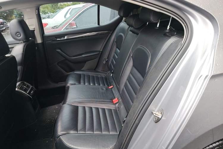 Used Skoda Superb 2018 TSI330 DSG Luxury Edition China V Standard Left Rear Seat