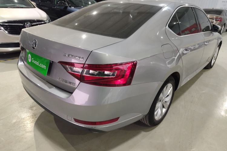 Used Skoda Superb 2018 TSI330 DSG Comfort Edition China VI Standard Rear Right 45 Deg