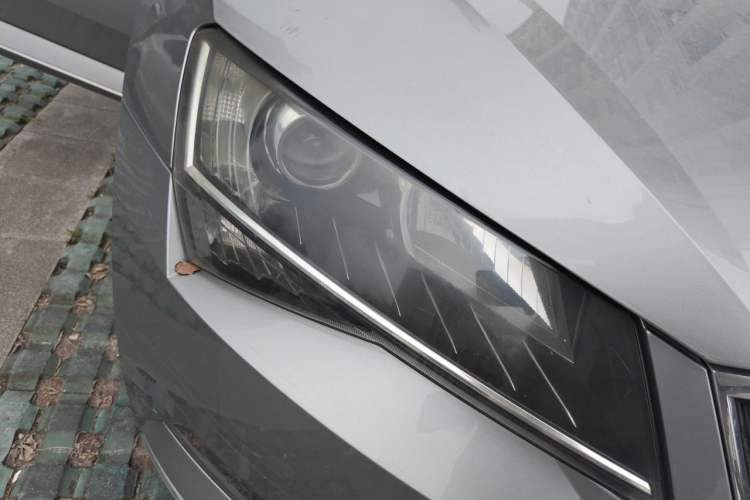 Used Skoda Superb 2018 TSI280 DSG Comfort Edition China V Standard Right Front Headlight