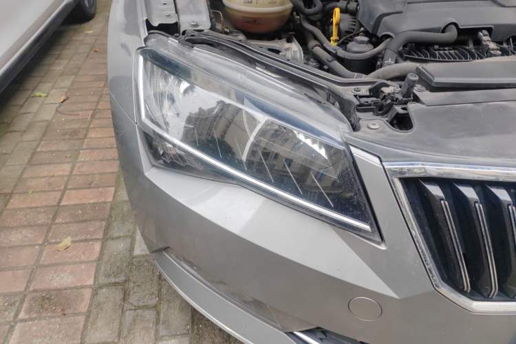 Used Skoda Superb 2018 TSI330 DSG Comfort Edition China V Standard Right Front Headlight