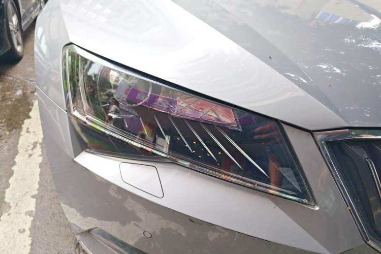Used Skoda Superb 2018 TSI330 DSG Luxury Edition China V Standard Right Front Headlight