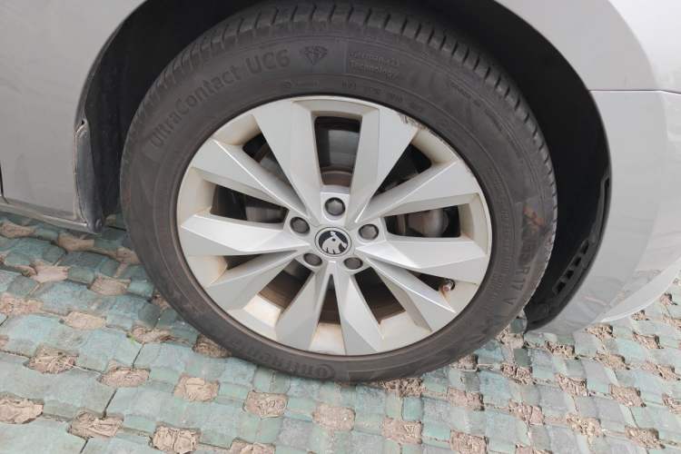 Used Skoda Superb 2018 TSI280 DSG Comfort Edition China V Standard Right Front Wheel Hub