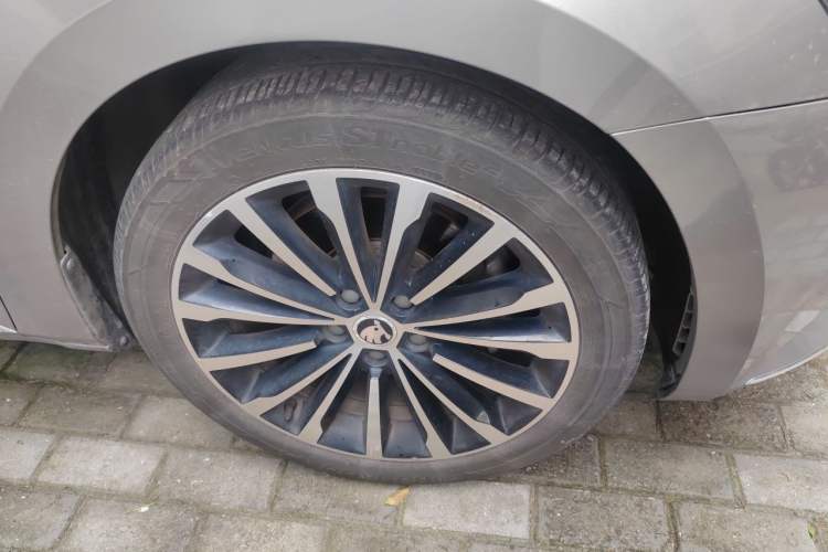 Used Skoda Superb 2018 TSI330 DSG Comfort Edition China V Standard Right Front Wheel Hub