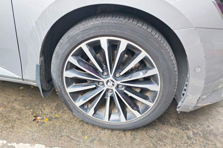 Used Skoda Superb 2018 TSI330 DSG Luxury Edition China V Standard Right Front Wheel Hub