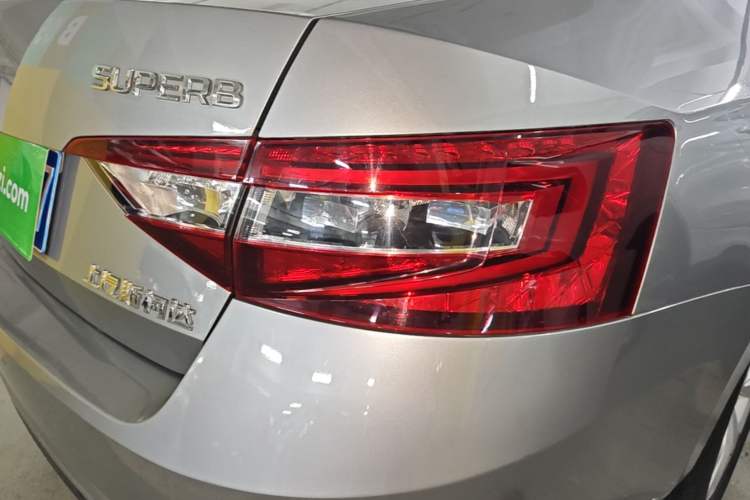 Used Skoda Superb 2018 TSI330 DSG Comfort Edition China V Standard Right Rear Taillight