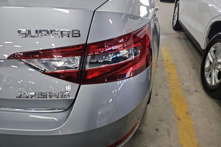 Used Skoda Superb 2018 TSI330 DSG Luxury Edition China V Standard Right Rear Taillight