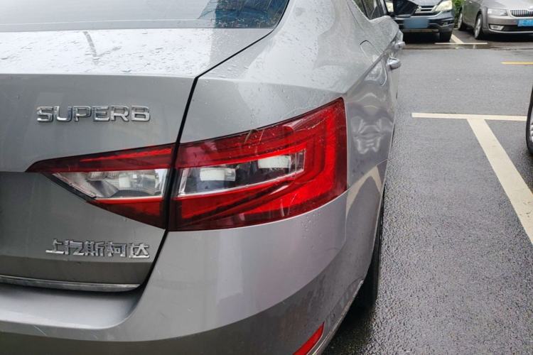 Used Skoda Superb 2018 TSI330 DSG Luxury Edition China V Standard Right Rear Taillight