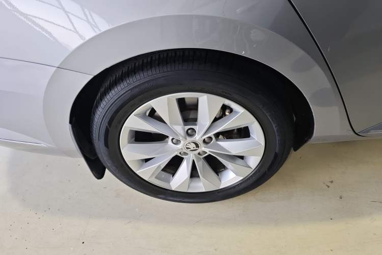 Used Skoda Superb 2018 TSI330 DSG Comfort Edition China V Standard Right Rear Wheel Hub