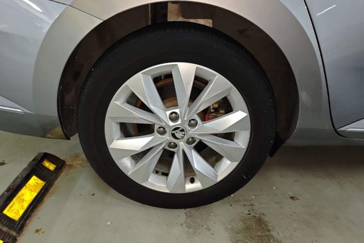 Used Skoda Superb 2018 TSI330 DSG Comfort Edition China V Standard Right Rear Wheel Hub