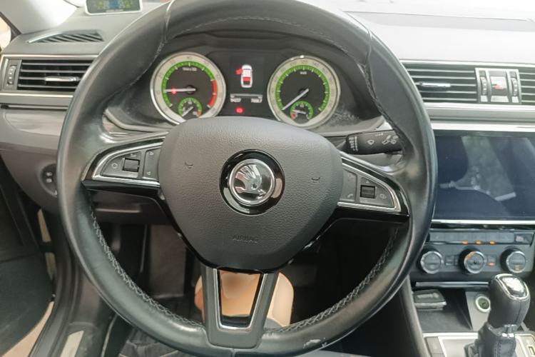 Used Skoda Superb 2018 TSI330 DSG Luxury Edition China V Standard Steering Wheel
