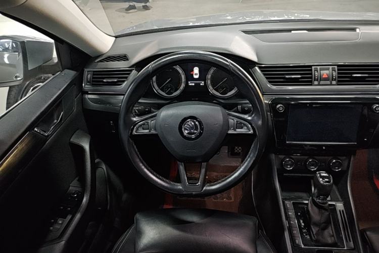 Used Skoda Superb 2018 TSI330 DSG Luxury Edition China V Standard Steering Wheel