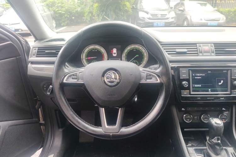 Used Skoda Superb 2018 TSI330 DSG Luxury Edition China V Standard Steering Wheel