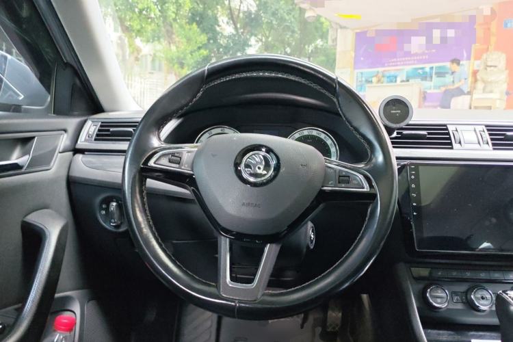 Used Skoda Superb 2018 TSI330 DSG Luxury Edition China V Standard Steering Wheel