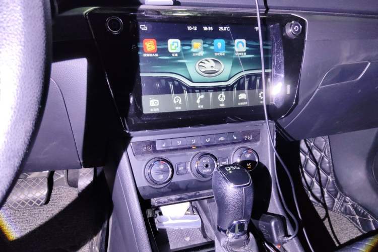 Used Skoda Superb 2018 TSI330 DSG Comfort Edition China V Standard Audio And AC Panel