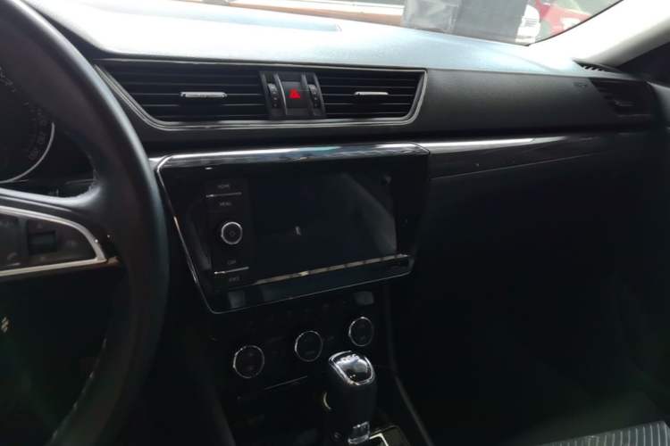 Used Skoda Superb 2018 TSI330 DSG Luxury Edition China V Standard Audio And AC Panel