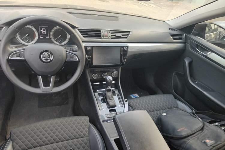 Used Skoda Superb 2018 TSI280 DSG Comfort Edition China V Standard Center Console