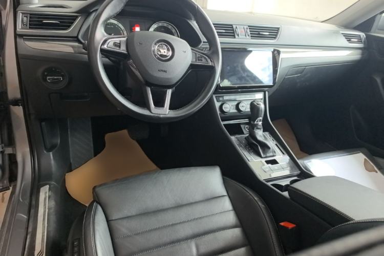 Used Skoda Superb 2018 TSI330 DSG Luxury Edition China V Standard Center Console