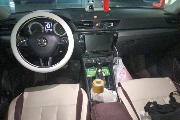 Used Skoda Superb 2018 TSI280 DSG Comfort Edition China VI Standard Center Console