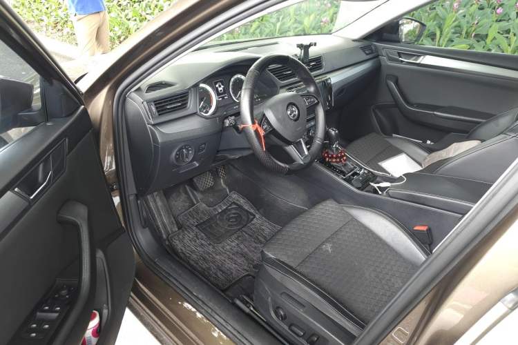Used Skoda Superb 2018 TSI330 DSG Comfort Edition China V Standard Driver Seat