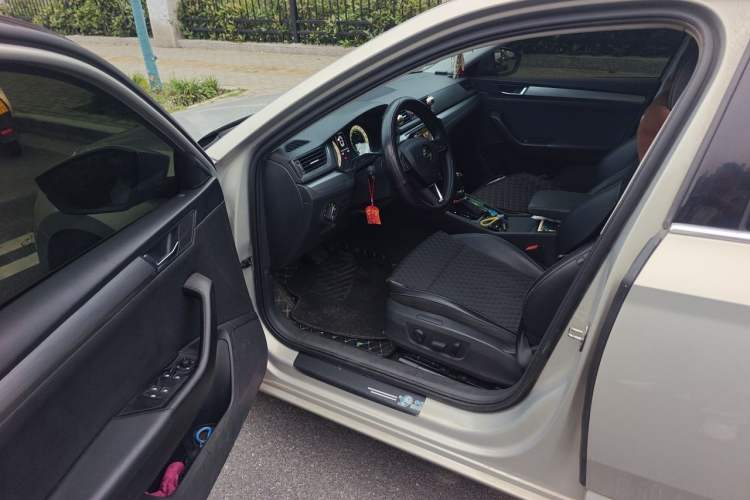 Used Skoda Superb 2018 TSI330 DSG Comfort Edition China V Standard Driver Seat