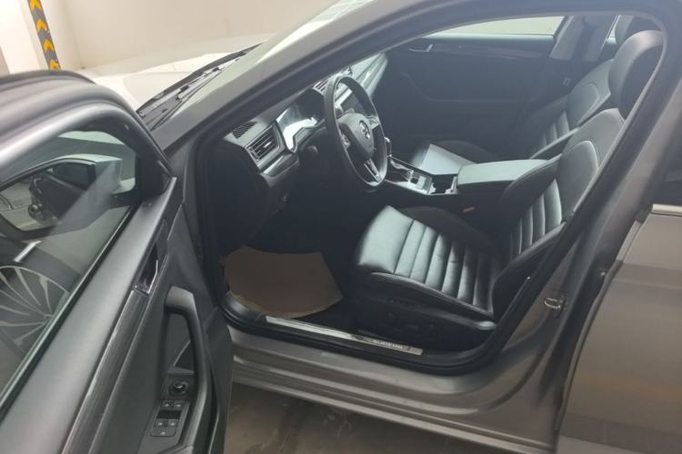 Used Skoda Superb 2018 TSI330 DSG Luxury Edition China V Standard Driver Seat