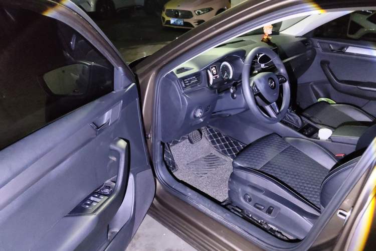 Used Skoda Superb 2018 TSI330 DSG Comfort Edition China V Standard Driver Seat