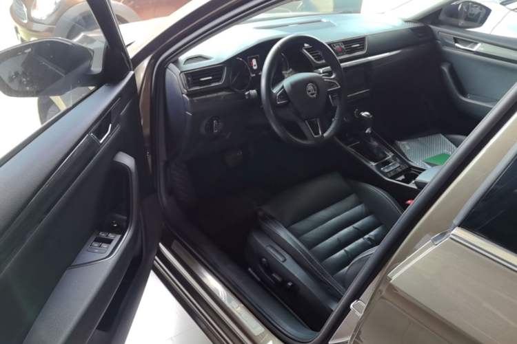 Used Skoda Superb 2018 TSI330 DSG Luxury Edition China V Standard Driver Seat