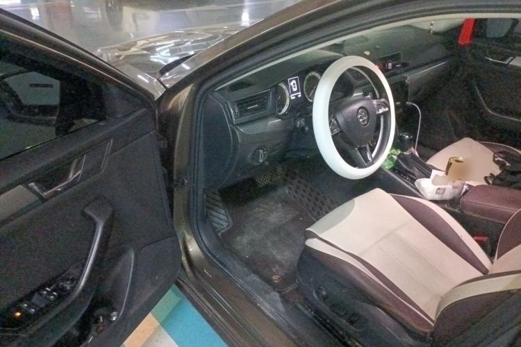 Used Skoda Superb 2018 TSI280 DSG Comfort Edition China VI Standard Driver Seat