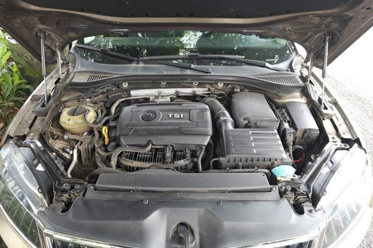 Used Skoda Superb 2018 TSI330 DSG Comfort Edition China V Standard Engine Bay