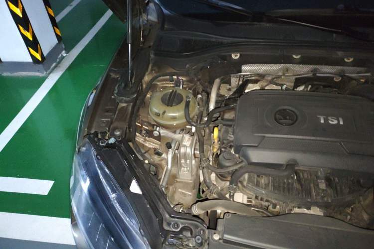 Used Skoda Superb 2018 TSI330 DSG Comfort Edition China V Standard Engine Bay Right