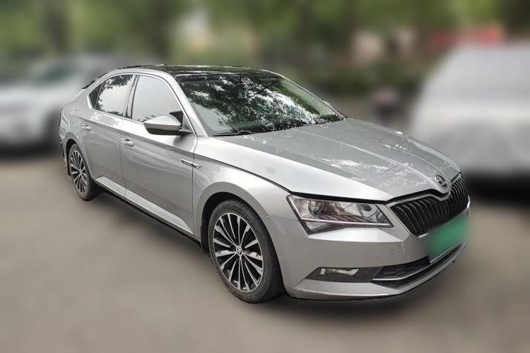 Used Skoda Superb 2018 TSI330 DSG Comfort Edition China VI Standard Front Right 45 Deg