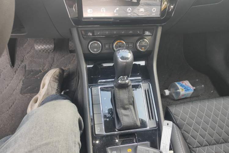 Used Skoda Superb 2018 TSI280 DSG Comfort Edition China V Standard Gear Lever