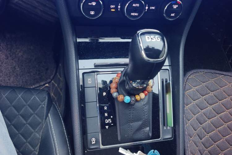 Used Skoda Superb 2018 TSI330 DSG Comfort Edition China V Standard Gear Lever