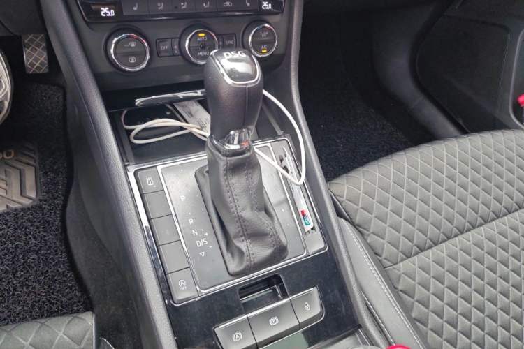 Used Skoda Superb 2018 TSI280 DSG Comfort Edition China V Standard Gear Lever