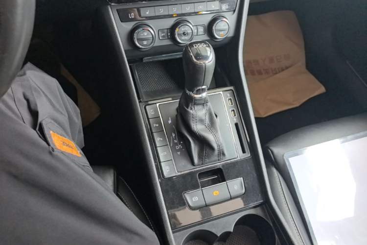 Used Skoda Superb 2018 TSI330 DSG Luxury Edition China V Standard Gear Lever