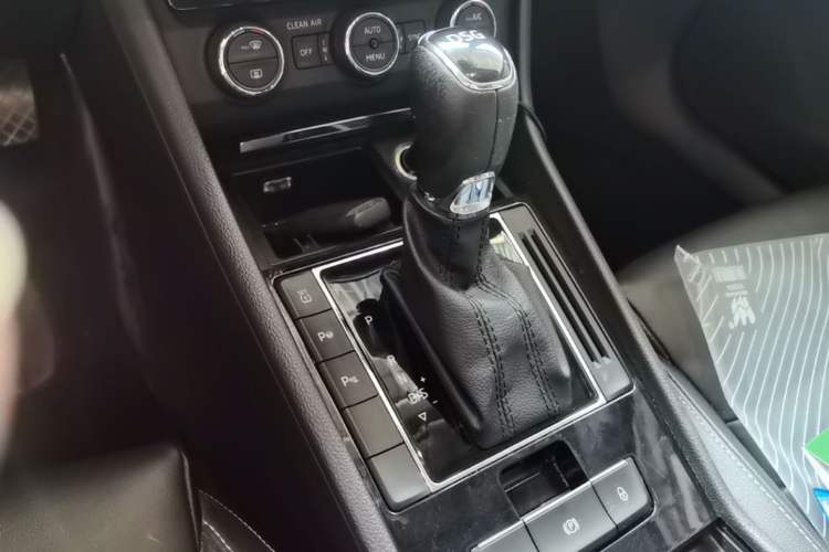 Used Skoda Superb 2018 TSI330 DSG Luxury Edition China V Standard Gear Lever