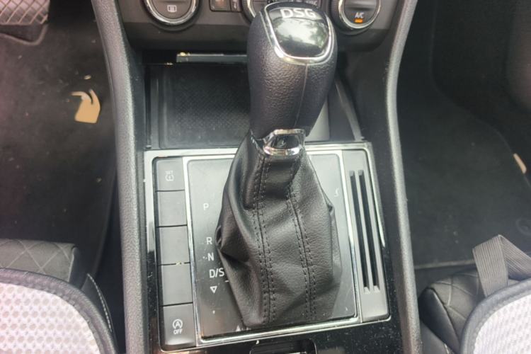 Used Skoda Superb 2018 TSI330 DSG Comfort Edition China V Standard Gear Lever