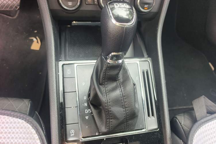 Used Skoda Superb 2018 TSI330 DSG Comfort Edition China V Standard Gear Lever