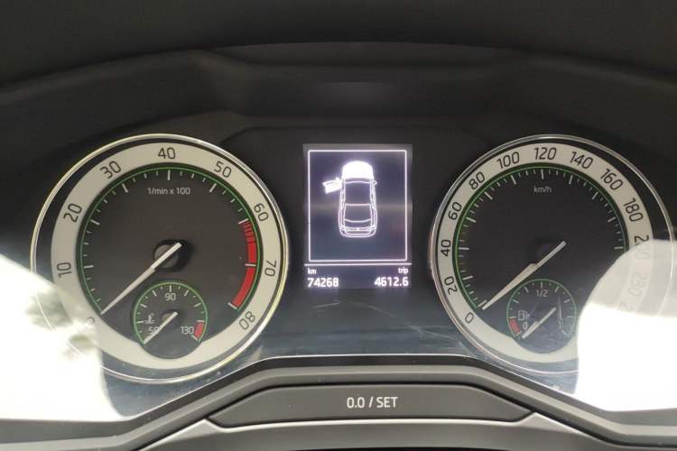 Used Skoda Superb 2018 TSI330 DSG Comfort Edition China VI Standard Instrument Cluster