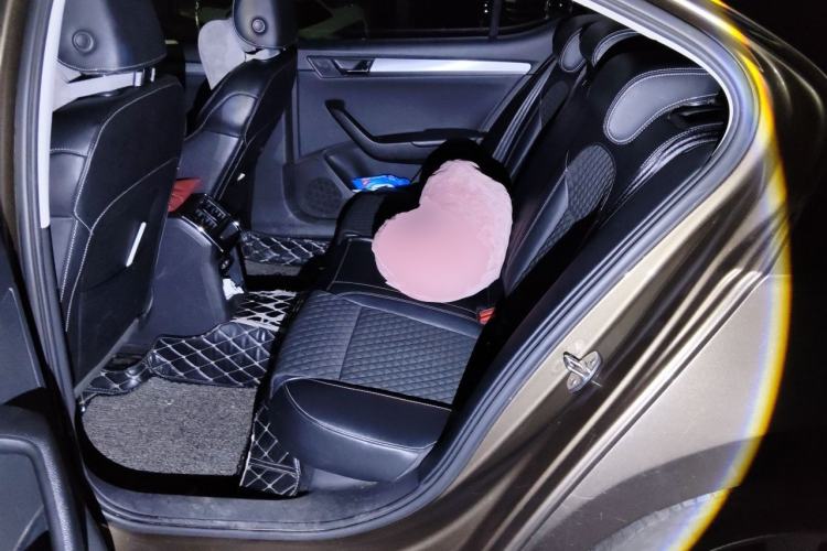 Used Skoda Superb 2018 TSI330 DSG Comfort Edition China V Standard Left Rear Seat