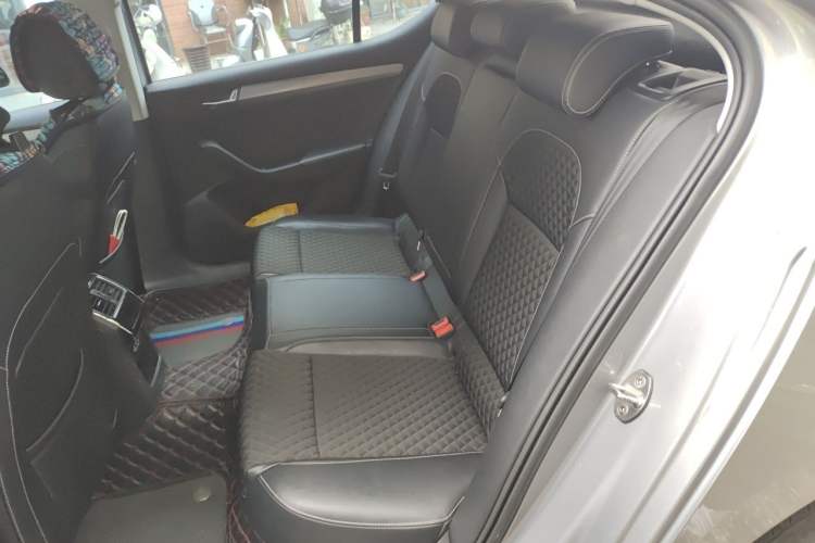 Used Skoda Superb 2018 TSI330 DSG Comfort Edition China VI Standard Left Rear Seat