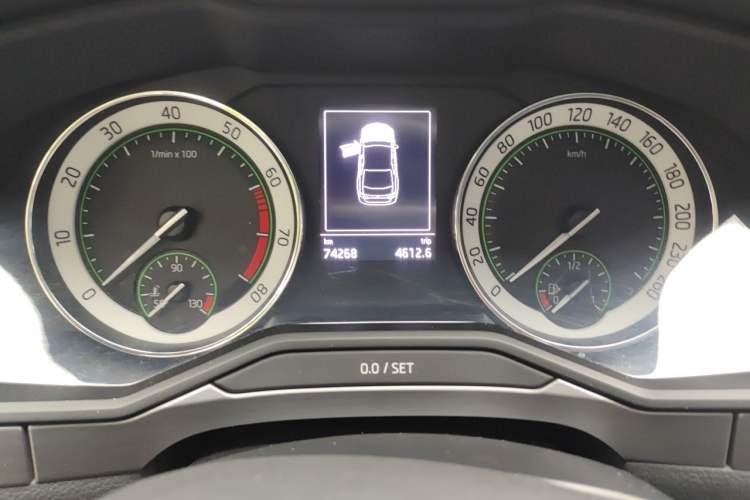 Used Skoda Superb 2018 TSI330 DSG Comfort Edition China VI Standard Odometer Close Up