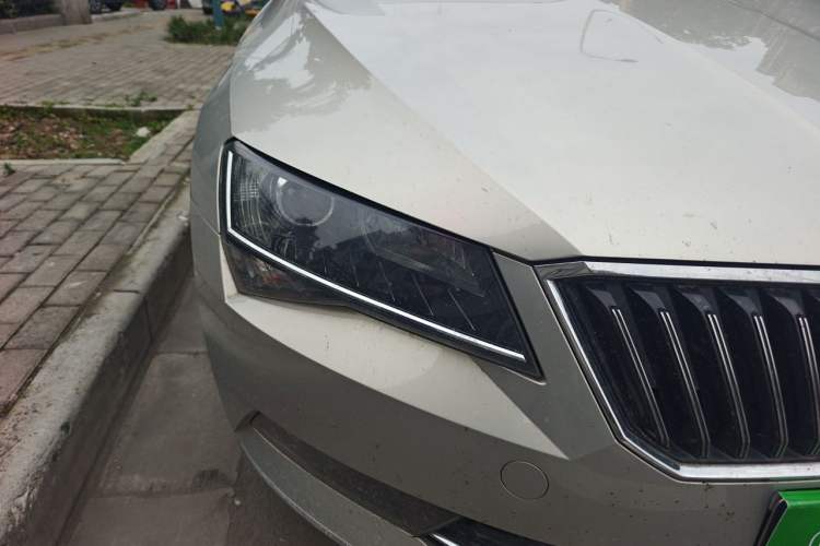 Used Skoda Superb 2018 TSI330 DSG Comfort Edition China V Standard Right Front Headlight