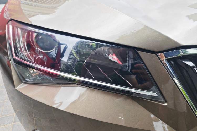 Used Skoda Superb 2018 TSI280 DSG Comfort Edition China V Standard Right Front Headlight