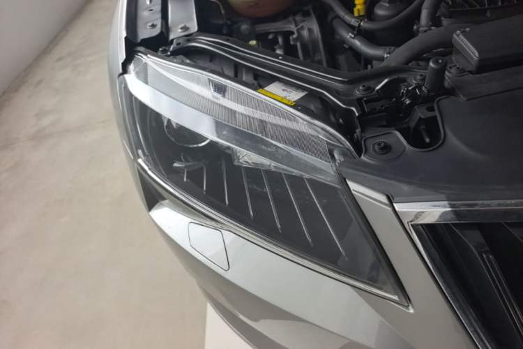 Used Skoda Superb 2018 TSI330 DSG Luxury Edition China V Standard Right Front Headlight