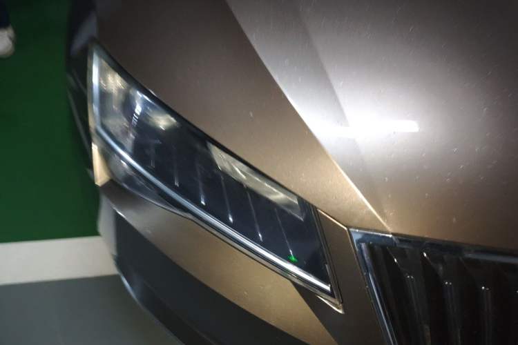 Used Skoda Superb 2018 TSI330 DSG Comfort Edition China V Standard Right Front Headlight