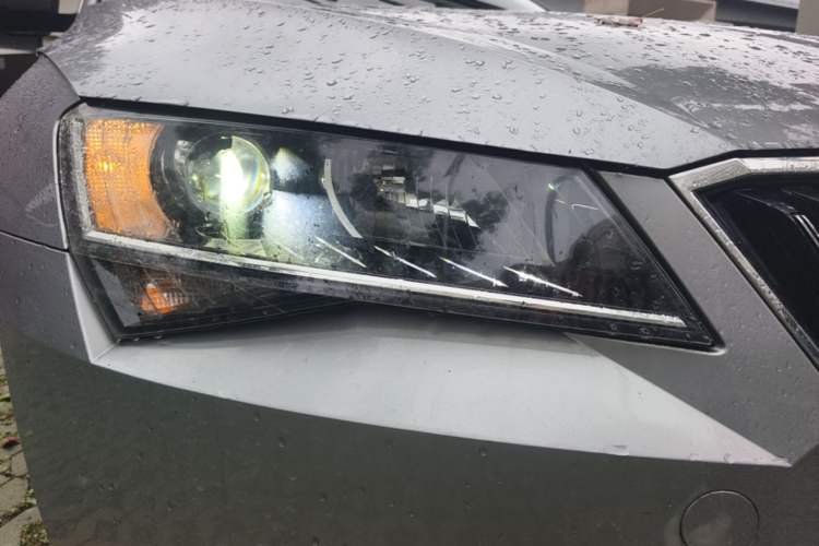 Used Skoda Superb 2018 TSI330 DSG Comfort Edition China V Standard Right Front Headlight