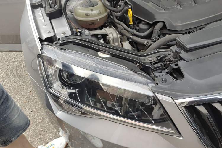 Used Skoda Superb 2018 TSI330 DSG Comfort Edition China VI Standard Right Front Headlight