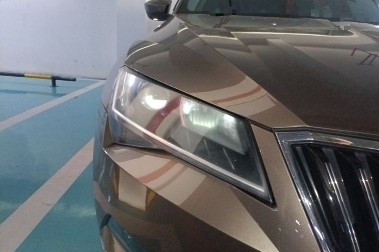 Used Skoda Superb 2018 TSI280 DSG Comfort Edition China VI Standard Right Front Headlight